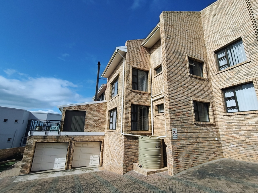 4 Bedroom Property for Sale in Wavecrest Eastern Cape